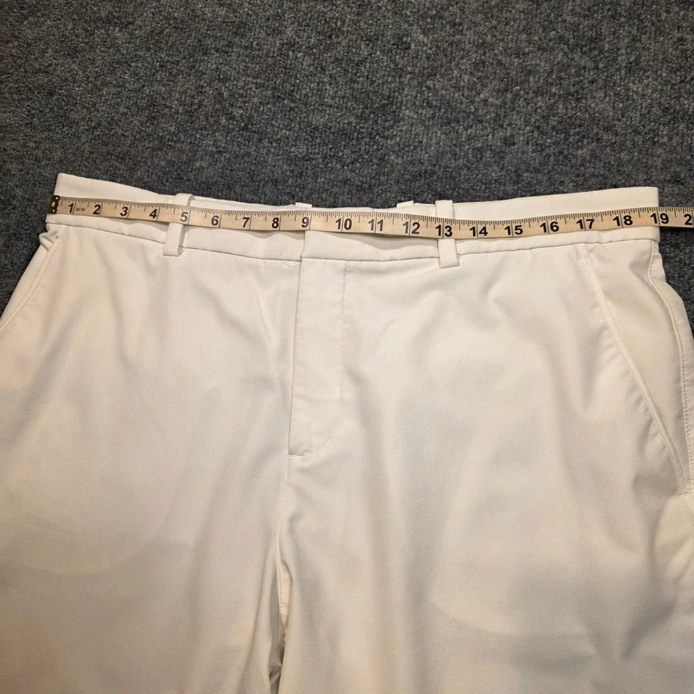Nike Golf Mens Shorts White Performance Flat Front Size 38 Active Dri Fit Resort